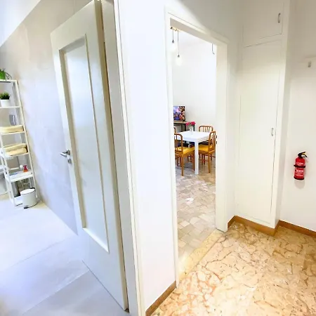 Modern Two-room With Free Parking Apartment Bologna